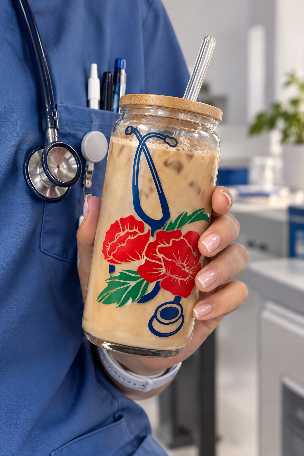 Handgemachtes Trinkglas "Floral Stethoscope" mit Bambusdeckel & Strohhalm